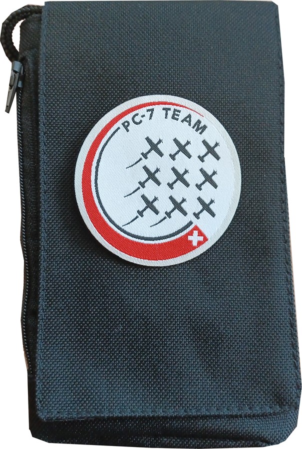 xl-handytasche-schwarz-mit-logo-pc-7-team. Patrouille Suisse